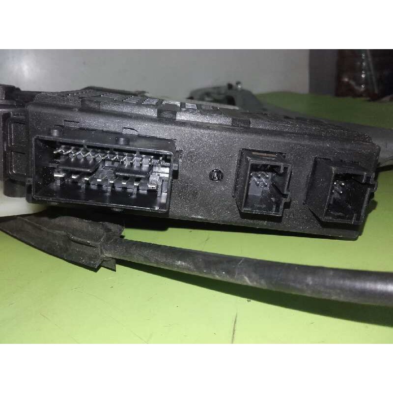 ELEVALUNAS DELANTERO DERECHO 9682495580