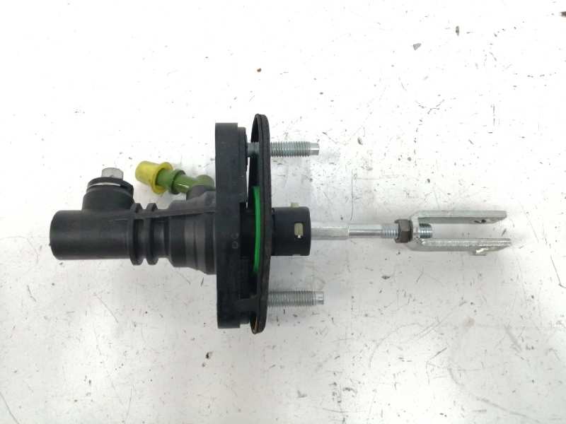 Recambio de bomba embrague para toyota auris 2.0 d-4d cat referencia OEM IAM 3142002051A  