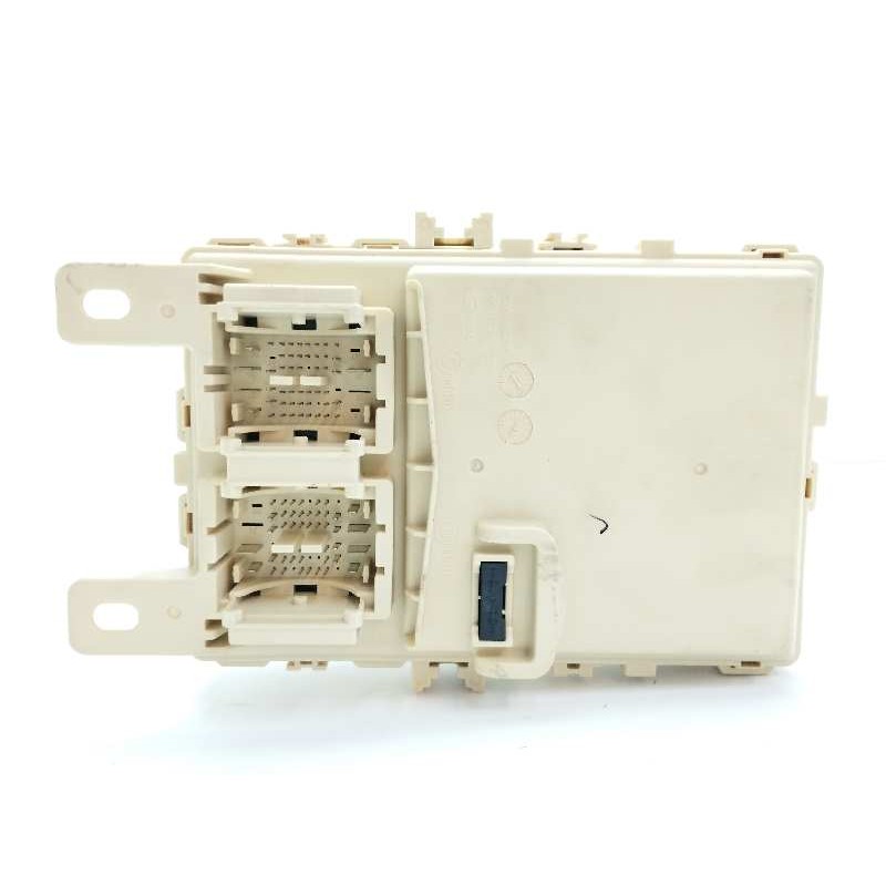 CAJA RELES / FUSIBLES