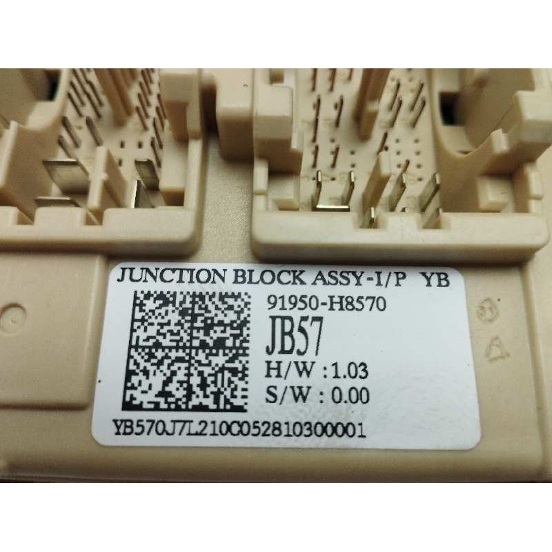 CAJA RELES / FUSIBLES