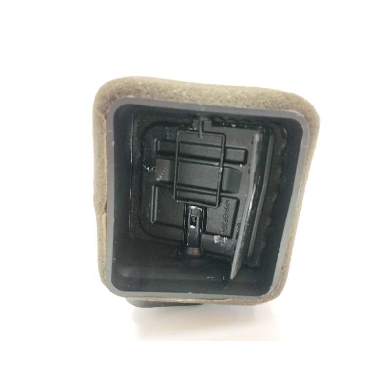 REJILLA AIREADORA CENTRAL IZQUIERDA