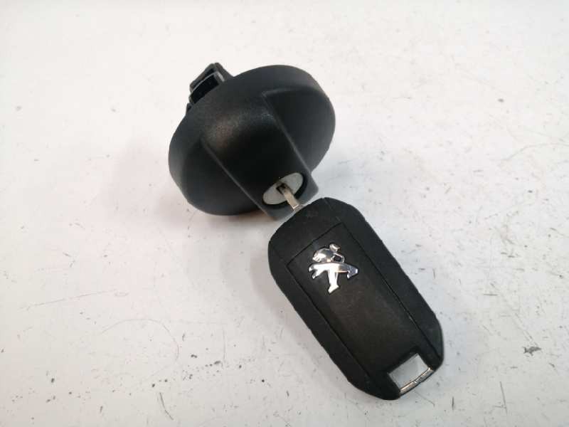 Recambio de tapon combustible para peugeot 2008 (--.2013) 1.6 blue-hdi fap referencia OEM IAM  INCLUYE LA LLAVE 