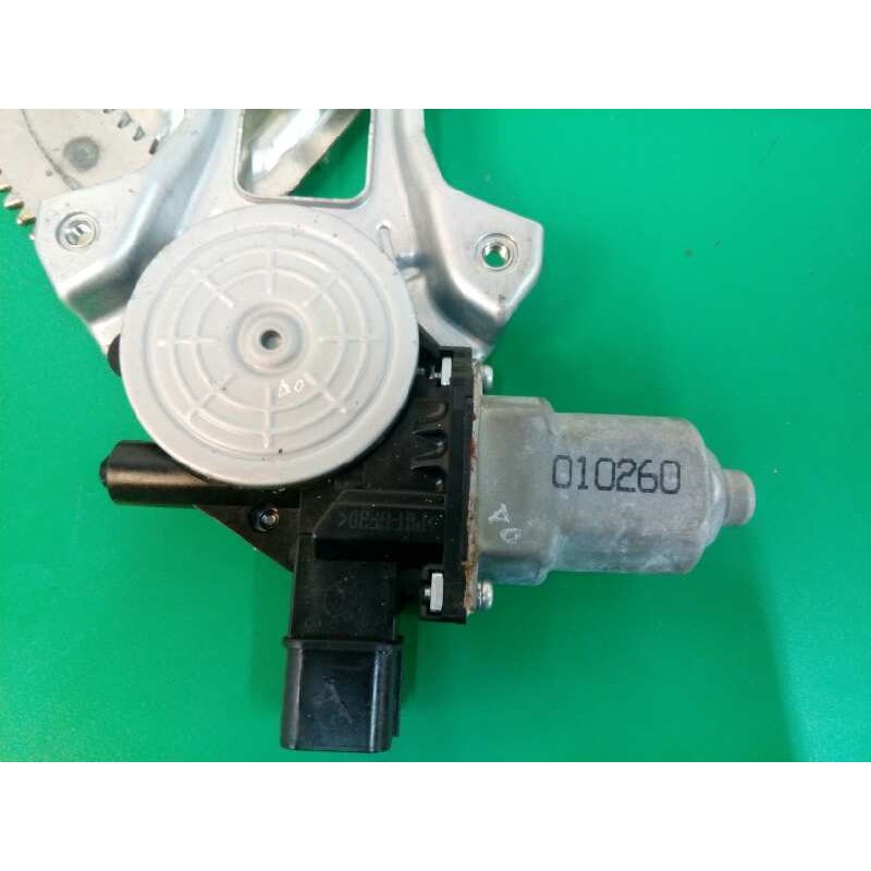ELEVALUNAS TRASERO DERECHO 5713A257