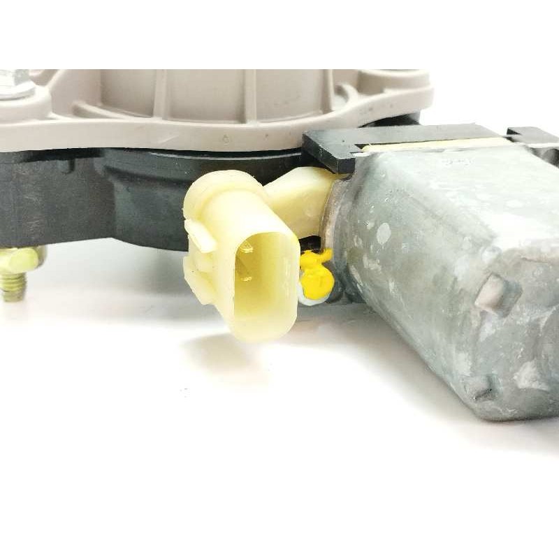 ELEVALUNAS DELANTERO DERECHO