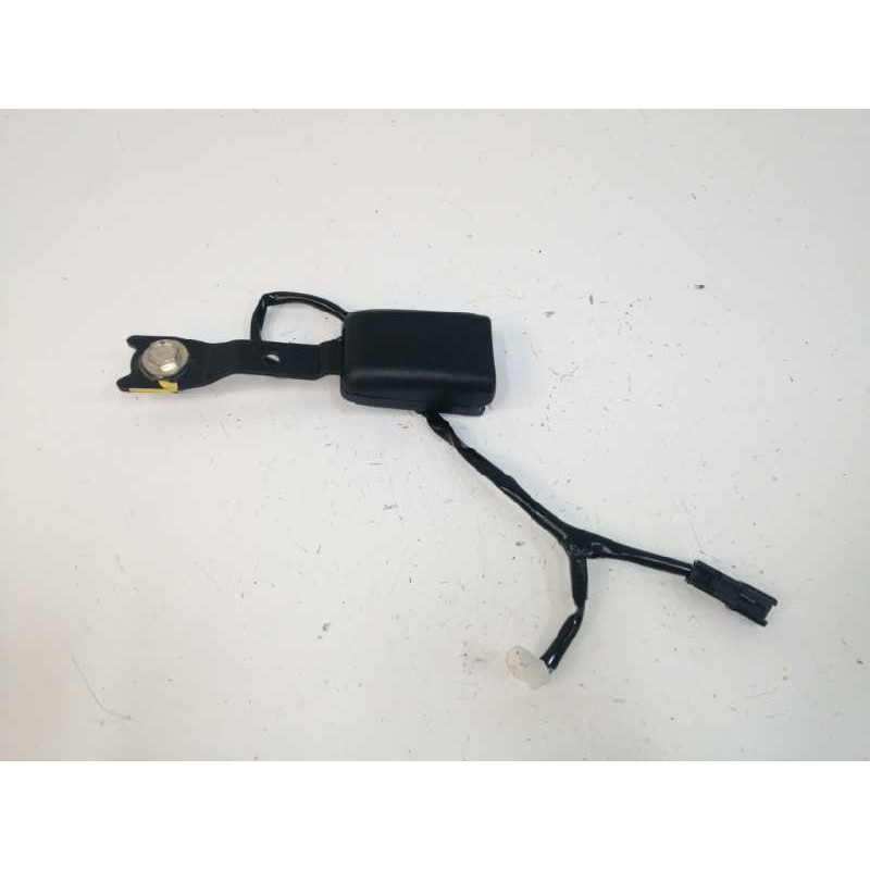 Recambio de enganche cinturon derecho para mitsubishi space star (a00) 1.2 referencia OEM IAM 6173458A DELANTERO 