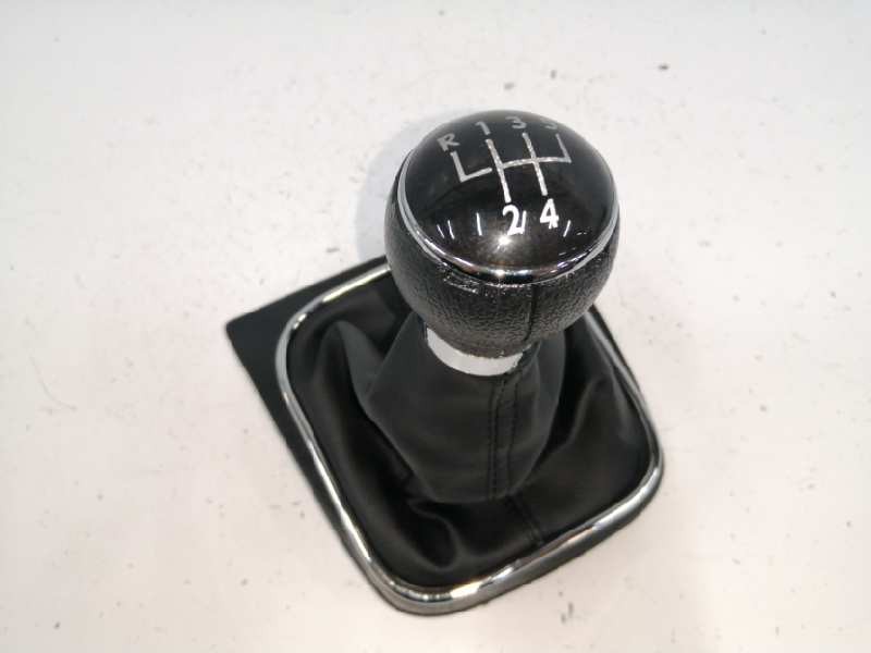 Recambio de pomo palanca cambio para volkswagen golf plus (5m1) referencia OEM IAM 1K0711118A  