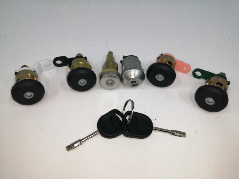 Recambio de juego bombines para ford transit, combi 1995 ft 80 2.5 referencia OEM IAM YS201026  