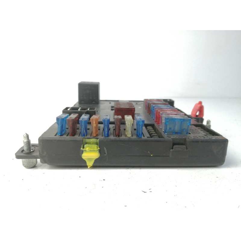 CAJA RELES / FUSIBLES