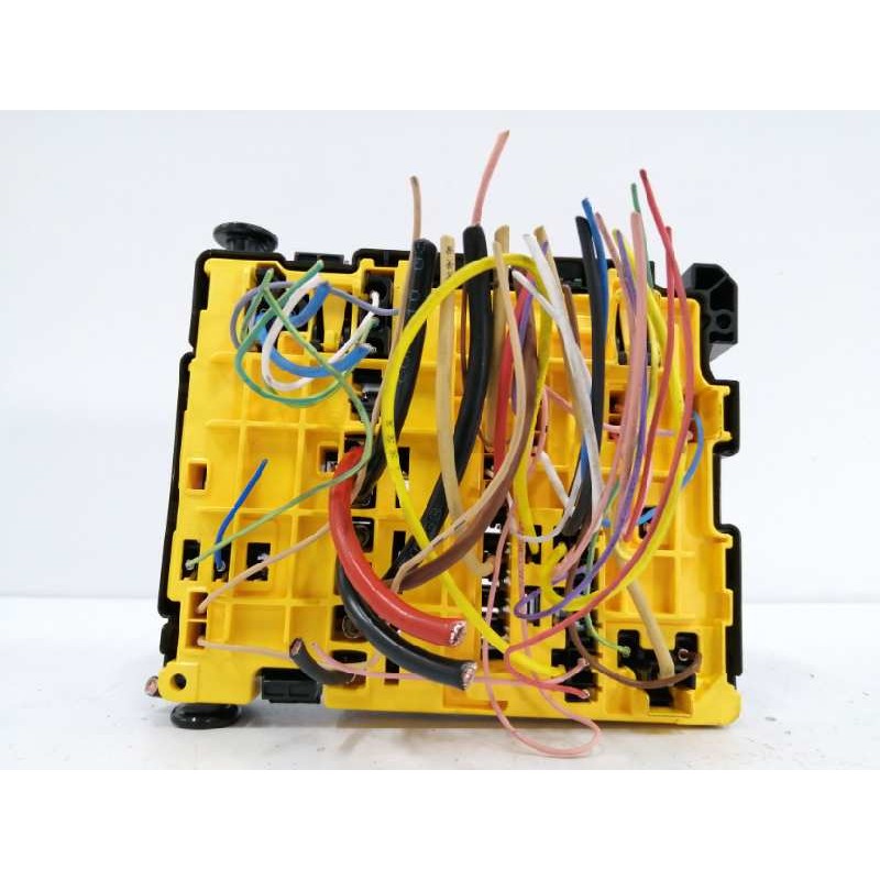 CAJA RELES / FUSIBLES