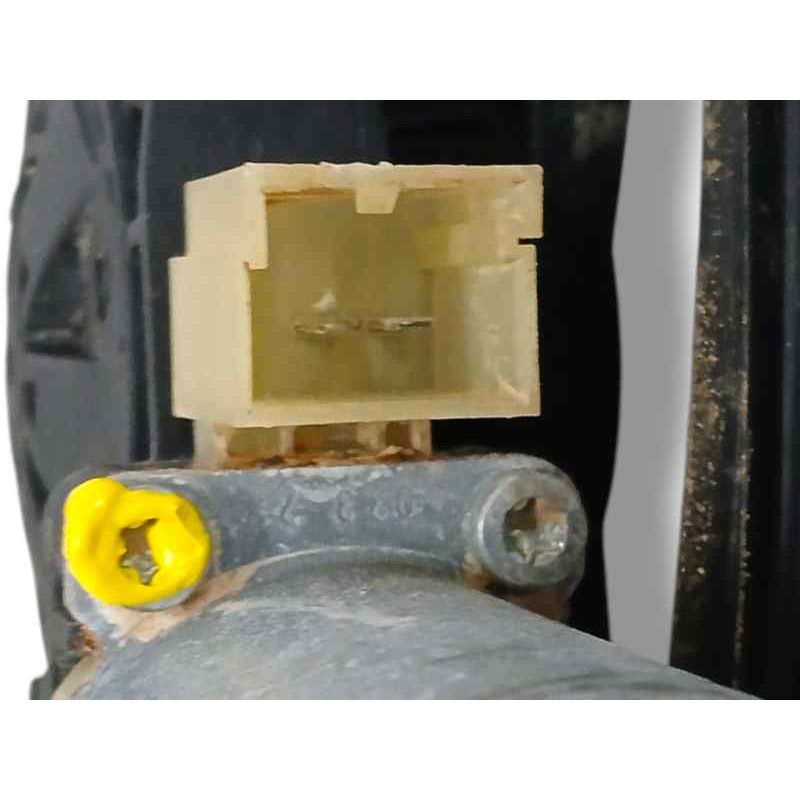 ELEVALUNAS DELANTERO DERECHO