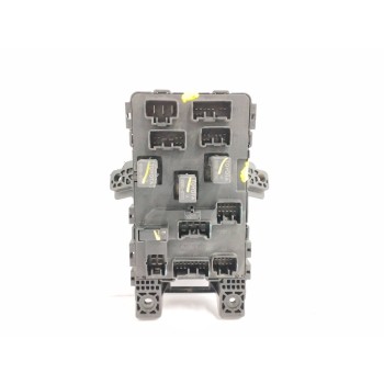 Recambio de caja reles / fusibles para toyota avensis berlina (t 22) 2.0 turbodiesel cat referencia OEM IAM 8264105011 05810530 