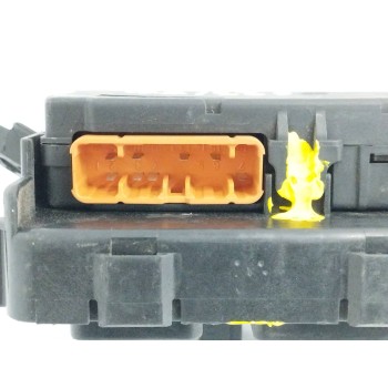 Recambio de caja reles / fusibles para toyota avensis berlina (t 22) 2.0 turbodiesel cat referencia OEM IAM 8264105011 05810530 