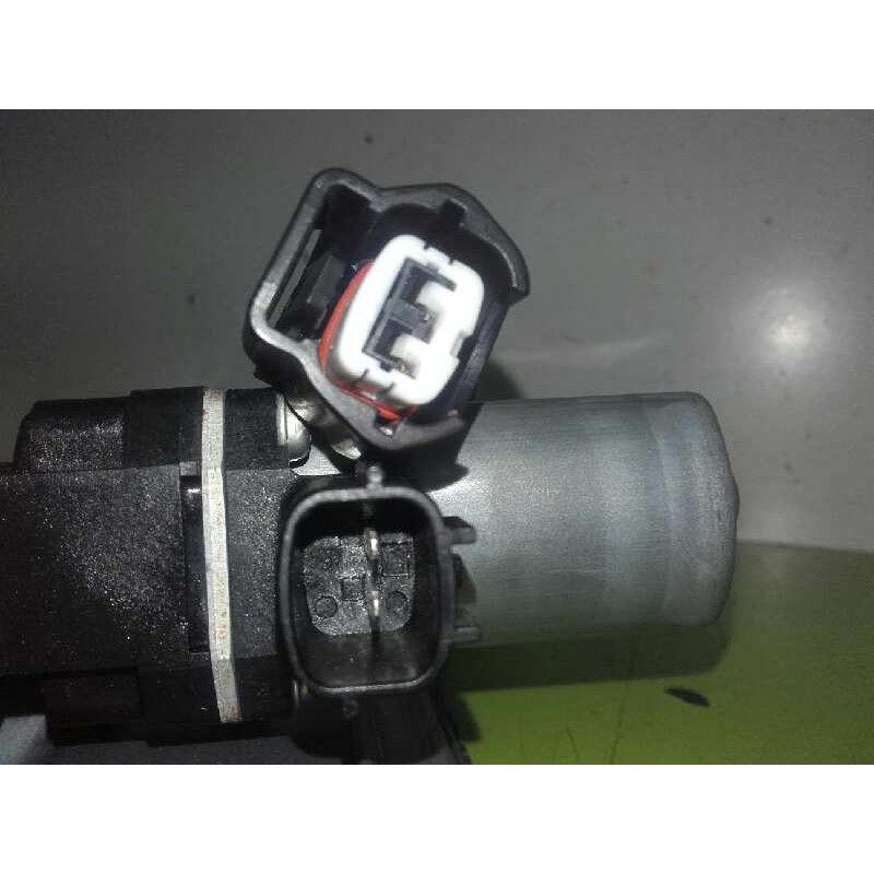 ELEVALUNAS DELANTERO DERECHO 128001471B