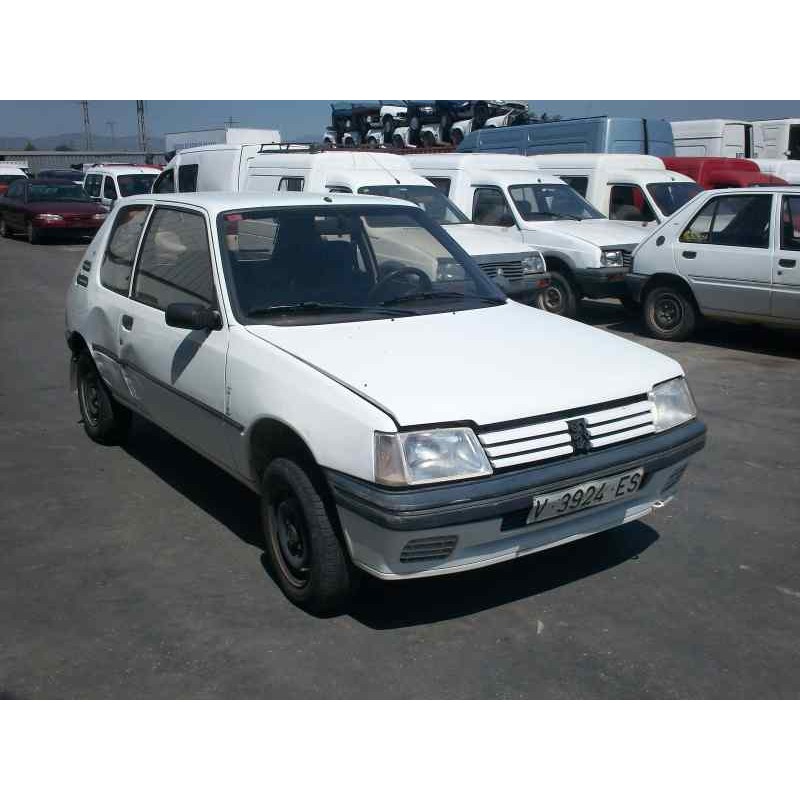 peugeot 205 berlina del año 1983