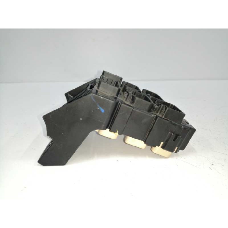 CAJA RELES / FUSIBLES