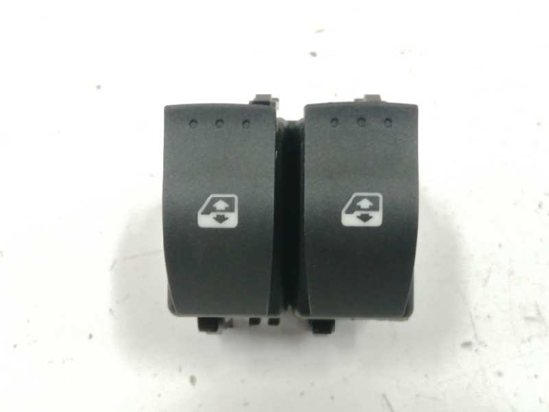 Recambio de mando elevalunas delantero izquierdo para opel vivaro referencia OEM IAM 8200315034  