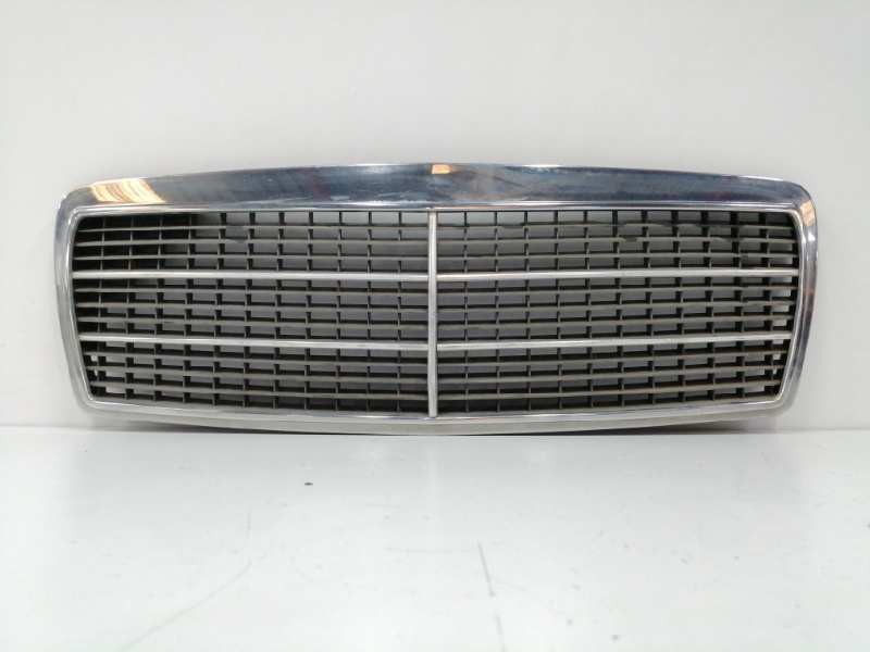 Recambio de rejilla delantera para mercedes-benz clase e (w210) berlina diesel 300 diesel (210.020) referencia OEM IAM 210888002
