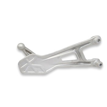 Recambio de estribera izquierda para benelli bn 125 bn 125 referencia OEM IAM 58266V020000 TRASERA 