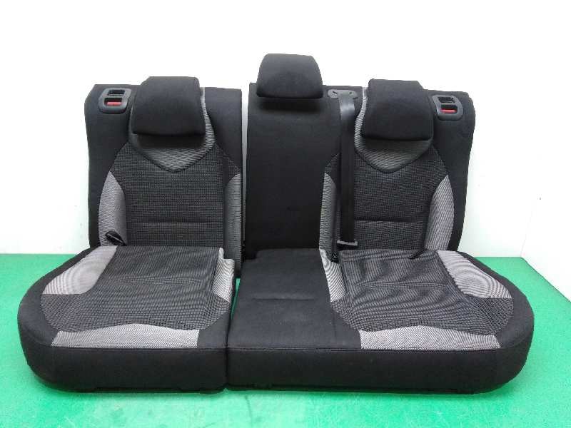 Recambio de asientos traseros para peugeot 308 1.6 16v referencia OEM IAM   