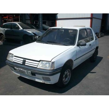 peugeot 205 berlina del año 1983