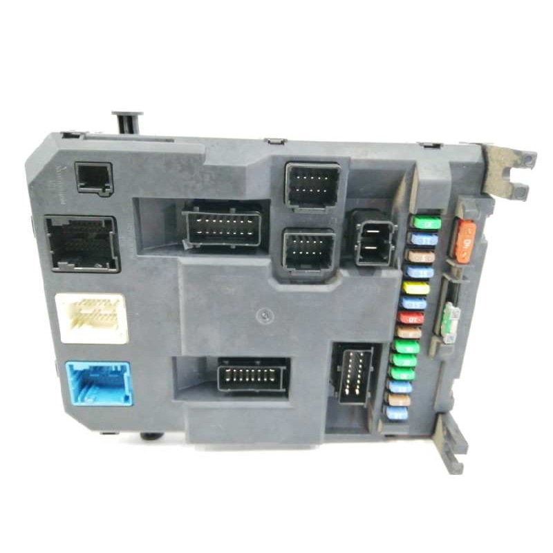 CAJA RELES / FUSIBLES