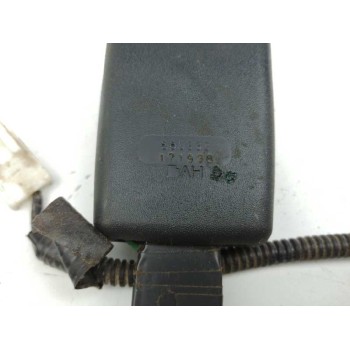 Recambio de enganche cinturon derecho para toyota hilux viii pick-up (_n1_) 2.4 d 4wd (gun125_) referencia OEM IAM 680332 DELANT
