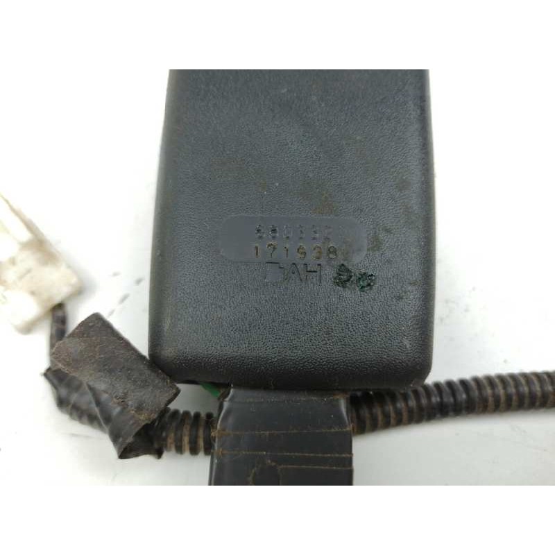 ENGANCHE CINTURON DERECHO DELANTERO 171938