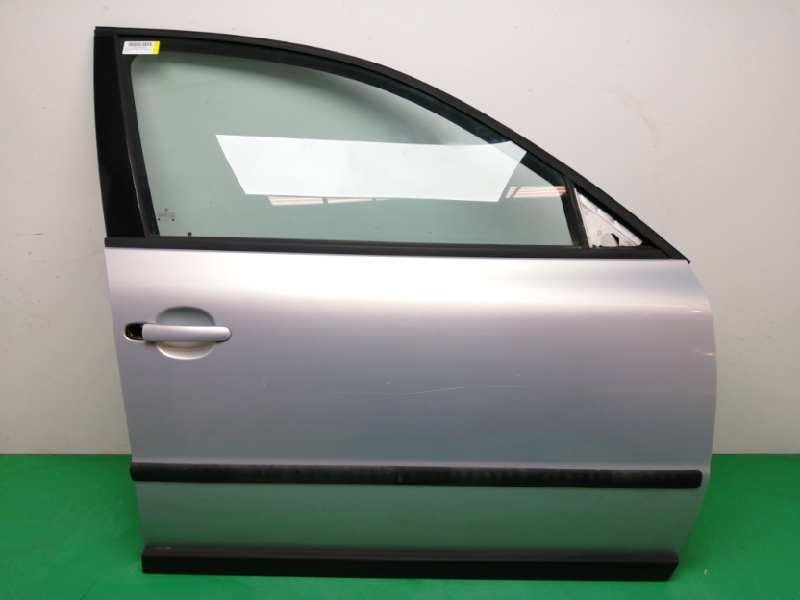 Recambio de puerta delantera derecha para volkswagen passat berlina (3b2) 1.9 tdi referencia OEM IAM 3B4831052BE  CARIBE