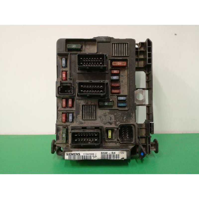 Recambio de caja reles / fusibles para citroën c3 1.4 hdi sx plus referencia OEM IAM 9643498780  