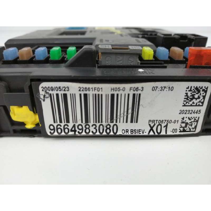 CAJA RELES / FUSIBLES