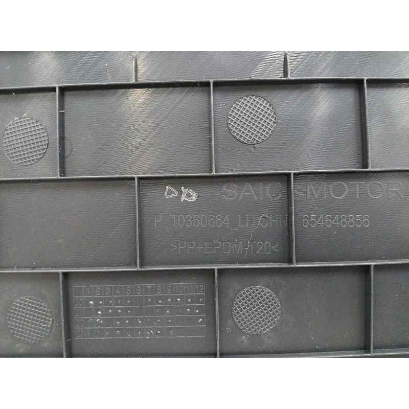 GUARNECIDO PUERTA DELANTERA IZQUIERDA