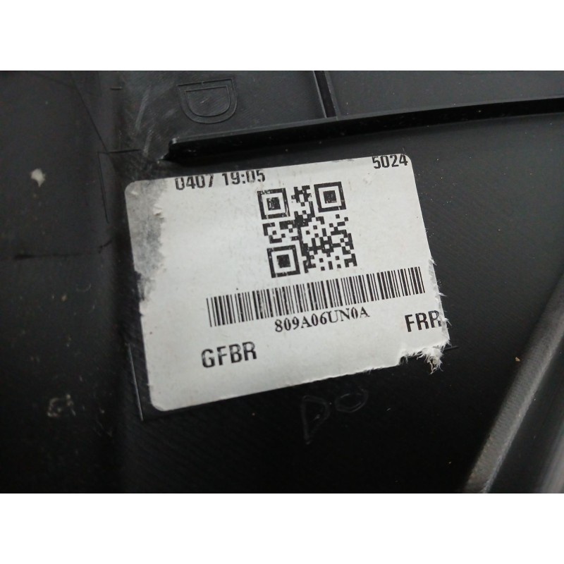 GUARNECIDO PUERTA DELANTERA DERECHA