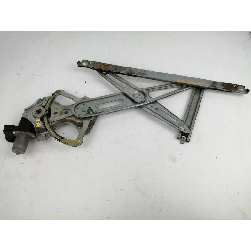 ELEVALUNAS DELANTERO DERECHO 857100K180