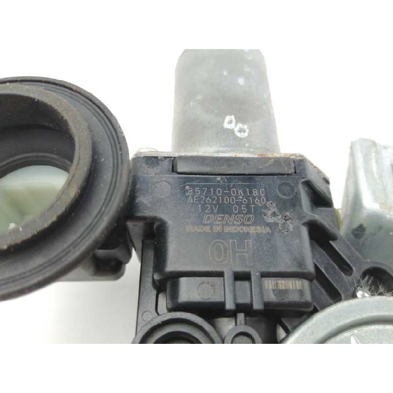 ELEVALUNAS DELANTERO DERECHO 857100K180