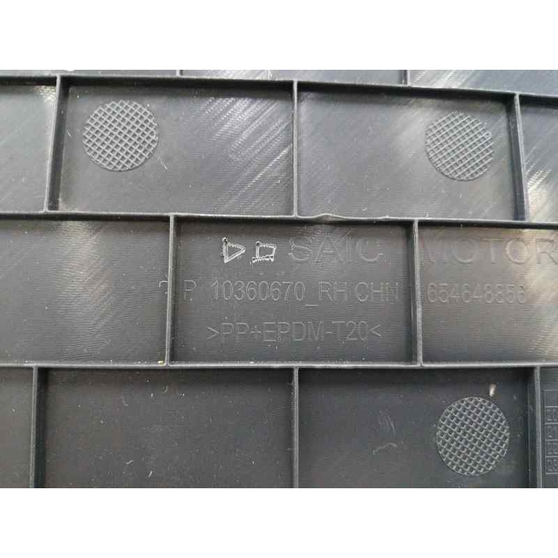 GUARNECIDO PUERTA DELANTERA DERECHA