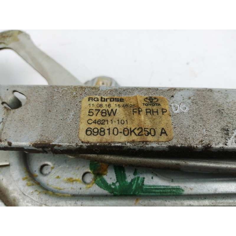 ELEVALUNAS DELANTERO DERECHO 857100K180