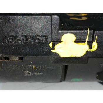 Recambio de cerradura puerta trasera izquierda para renault megane iii berlina 5 p 1.5 dci diesel cat referencia OEM IAM 8250300