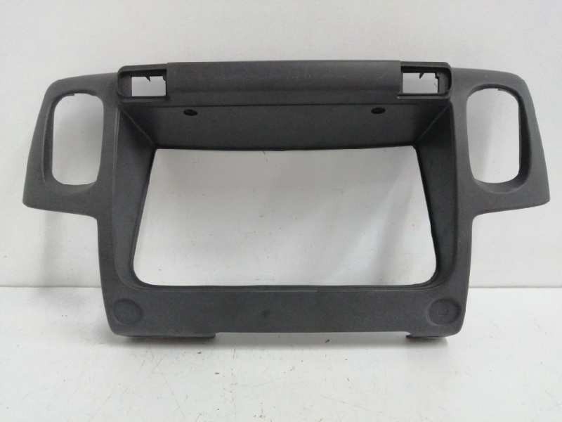 Recambio de tapas cuadro instrumentos para nissan cabstar 01.04  3.0 diesel referencia OEM IAM 682400T500  