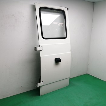 Recambio de porton trasero izquierdo para nissan trade 2.8 d referencia OEM IAM  OBSERVAR FOTOS 