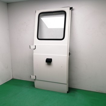 Recambio de porton trasero izquierdo para nissan trade 2.8 d referencia OEM IAM  OBSERVAR FOTOS 