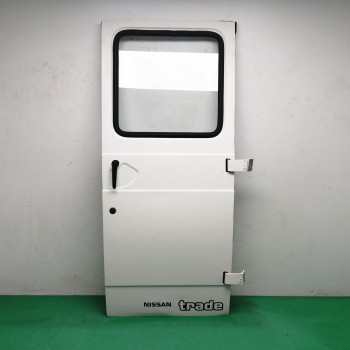Recambio de porton trasero derecho para nissan trade 2.8 d referencia OEM IAM  DAÑADO 