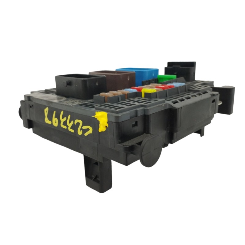 CAJA RELES / FUSIBLES