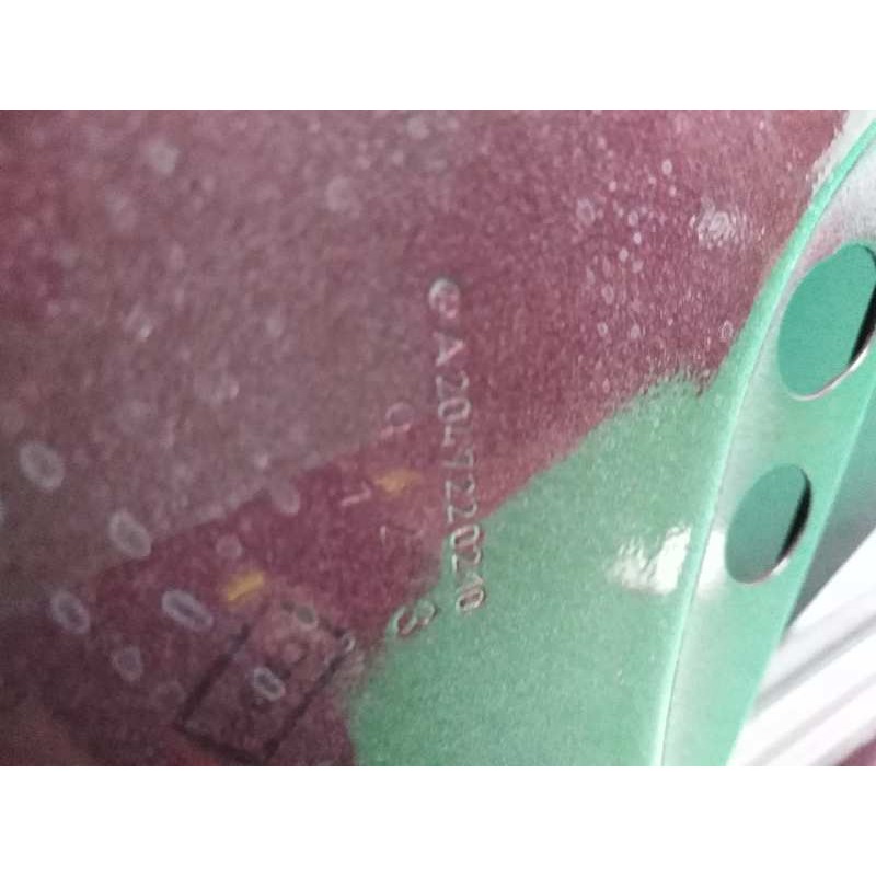 PUERTA DELANTERA DERECHA NECESITA REPARACION