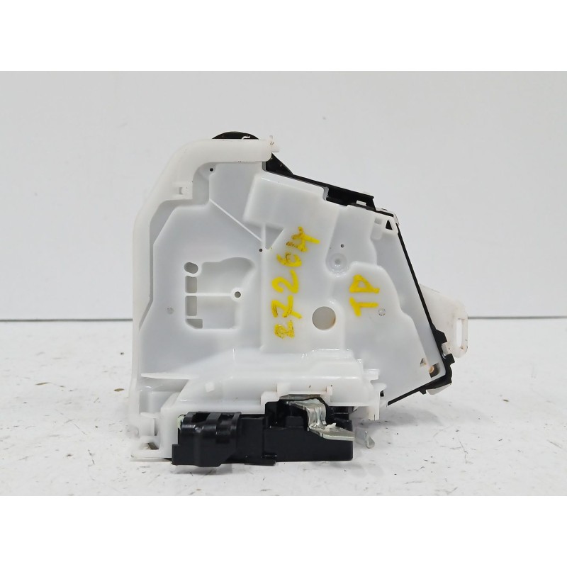 CERRADURA PUERTA TRASERA DERECHA