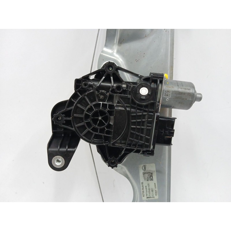 ELEVALUNAS DELANTERO DERECHO 807506UA1B