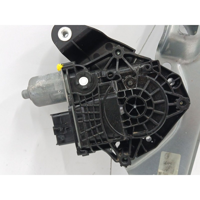 ELEVALUNAS TRASERO DERECHO 827506UA1B