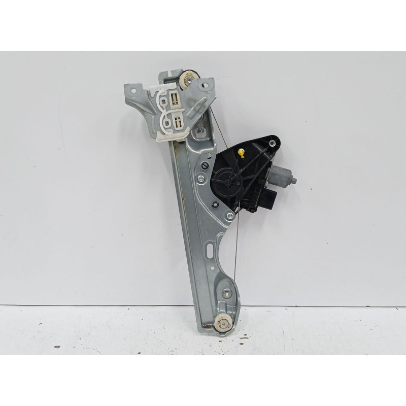 ELEVALUNAS TRASERO DERECHO 827506UA1B