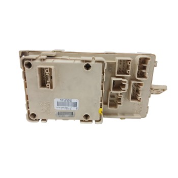 Recambio de caja reles / fusibles para toyota avensis berlina (t25) 2.0 turbodiesel cat referencia OEM IAM 8264105020A  