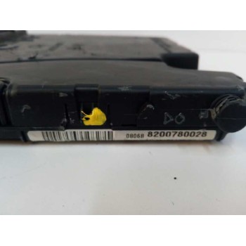 Recambio de caja reles / fusibles para renault scenic ii grand confort expression referencia OEM IAM 8200780028  