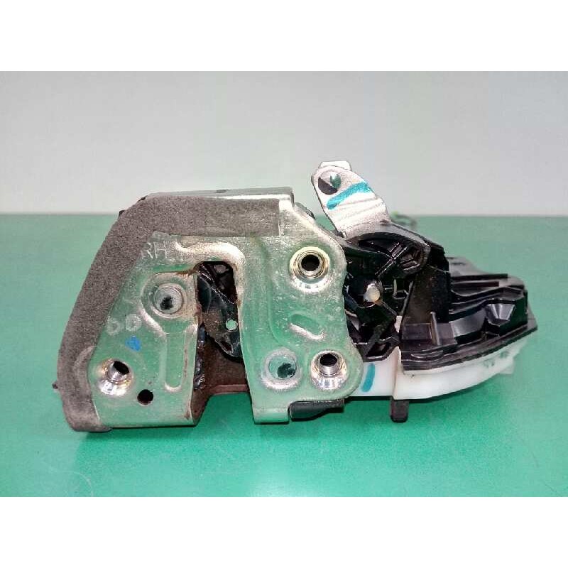 Recambio de cerradura puerta trasera derecha para toyota aygo 1.0 cat referencia OEM IAM   